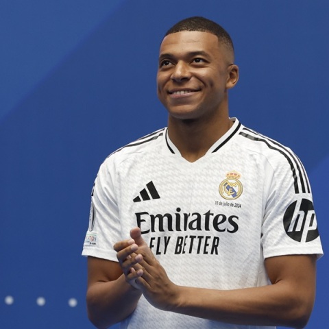 Ο Κιλιάν Εμπαπέ με την φανέλα της Ρεάλ Μαδρίτης