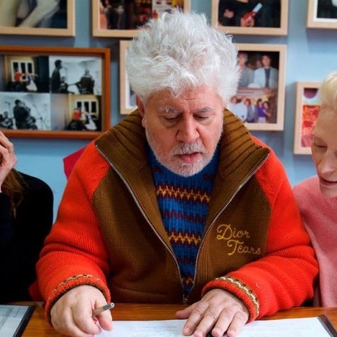 «The Room Next Door»: Τι γνωρίζουμε μέχρι στιγμής για την πρώτη αγγλόφωνη ταινία του Πέδρο Αλμοδόβαρ