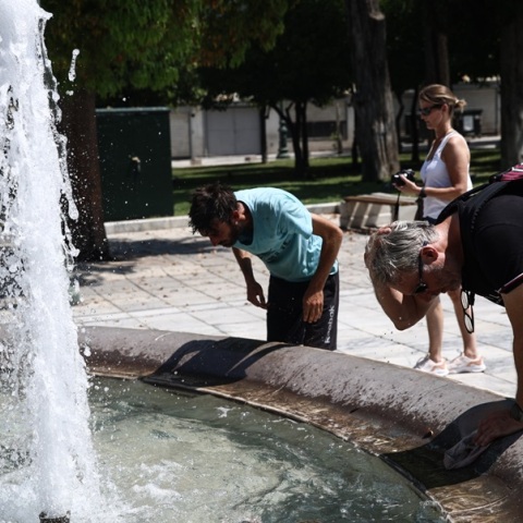 Καύσωνας: Σε ποιες περιοχές «χτύπησε» κόκκινο ο υδράργυρος - Πού έφτασε τους 42.2 °C η θερμοκρασία
