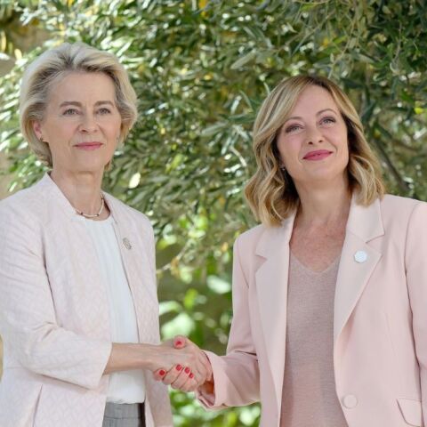 Θα τορπιλίσει την 2η θητεία της Φον ντερ Λάιεν η οργή της Τζόρτζια Μελόνι;