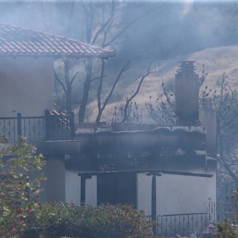 Υπό έλεγχο η φωτιά στον Τρίλοφο Θεσσαλονίκης: Σε αυλές σπιτιών έφτασαν οι φλόγες