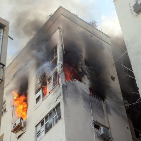 φλεγομενο κτηριο