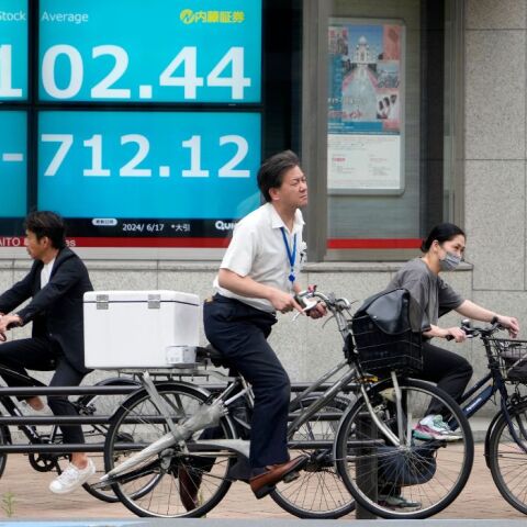 Ιαπωνία: Γκάλοπ στους νέους με ερώτημα γιατί δεν παντρεύονται