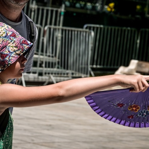 Καιρός: Επιμένει ο εξαντλητικός καύσωνας και το Σάββατο - Πότε ο υδράργυρος θα πάρει την κατιούσα