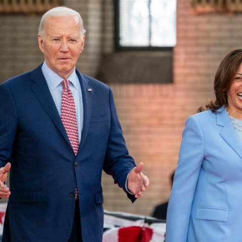 Μπάιντεν: Στηρίζω με όλες μου τις δυνάμεις την Καμαλα Χαρις