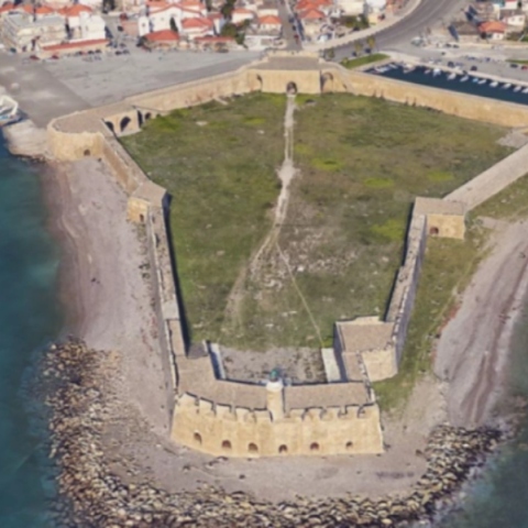 Άποψη του Κάστρου Αντιρρίου από ψηλά