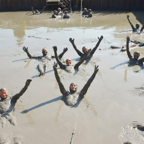 Λασπόλουτρο στις Κρηνίδες