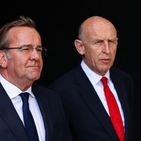 Βρετανία και Γερμανία υπέγραψαν αμυντικό σύμφωνο υπό τον φόβο επανεκλογής του Τραμπ