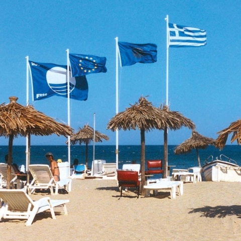 παραλια, θαλασσα, σημαιες, ουρανος