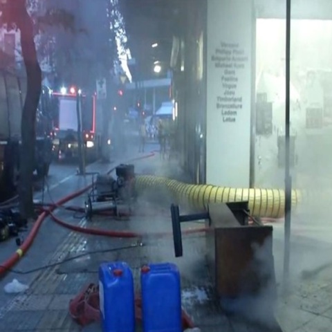 Φωτιά ξέσπασε τα μεσάνυχτα σε κτίριο στην Αγίου Μελετίου - Απεγκλωβίστηκαν ένοικοι 