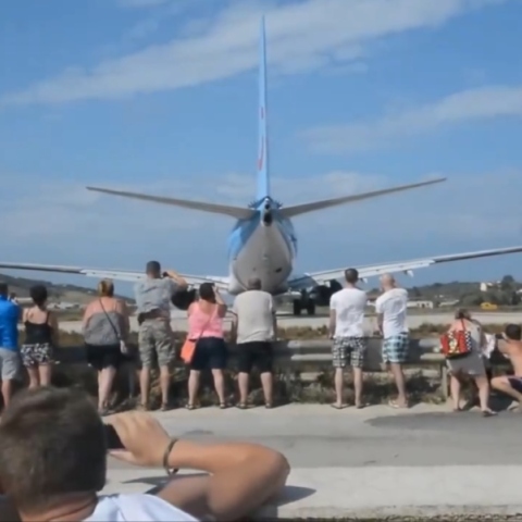 αεροπλανο, αεροδρομιο, τουριστες