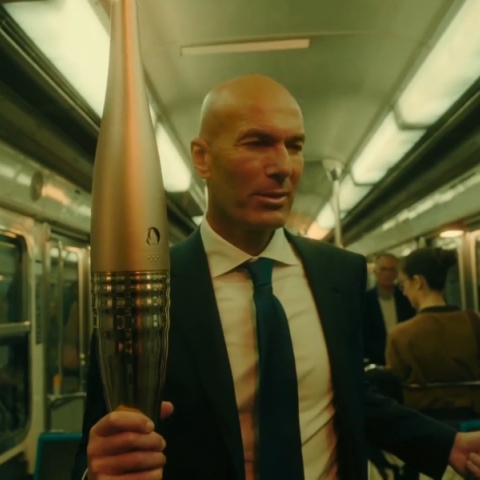 Ολυμπιακοί Αγώνες 2024: Ο Ζινεντίν Ζιντάν ως λαμπαδηδρόμος σε βίντεο κατά την Τελετή Έναρξης