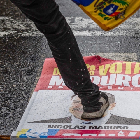 ποδι παταει αφίσα