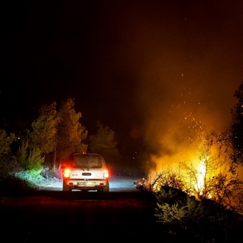 Φωτιά στη Βαρυμπόμπη - Μεγάλη κινητοποίηση της Πυροσβεστικής