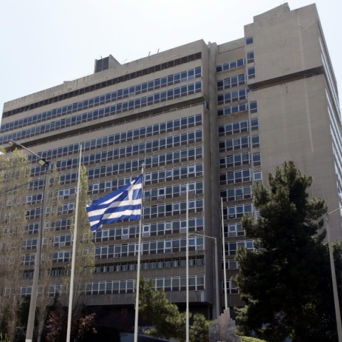 πολυκατοικια, αμαξια, σημαια