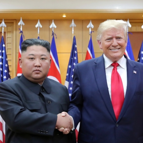 Ντόναλντ Τραμπ, χειραψία με Κιμ Γιονγκ Ουν