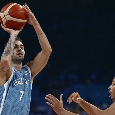 H Ελλάδα πήρε το θρίλερ με την Αυστραλία (77-71) και παρέμεινε ζωντανή για την πρόκριση