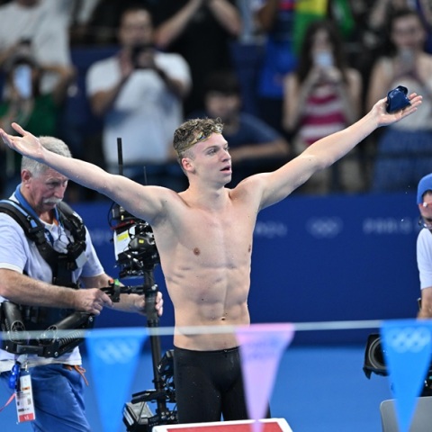 Ασταμάτητος, γράφει ιστορία ο Λεόν Μαρσάν στην κολύμβηση - Έπιασε ρεκόρ του Μάικλ Φελπς