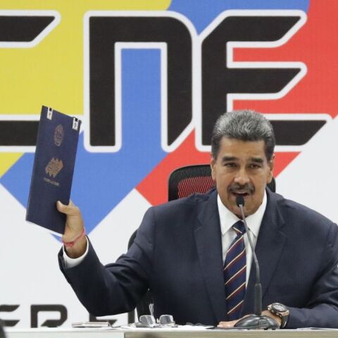 Βενεζουέλα: Ο Μαδούρο έβγαλε ξανά τον εαυτό του νικητή μετά την «επανακαταμέτρηση»