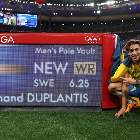 Γιατί ο Ντουπλάντις βελτιώνει το παγκόσμιο ρεκόρ του κατά 1 εκατοστό κάθε φορά