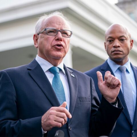 Τιμ Γουόλζ: Τι πρέπει να ξέρουμε για τον υποψήφιο αντιπρόεδρο της Κάμαλα Χάρις