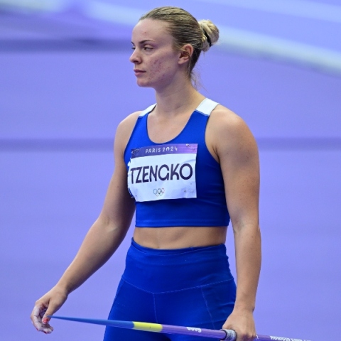 Η Ελίνα Τζένγκο