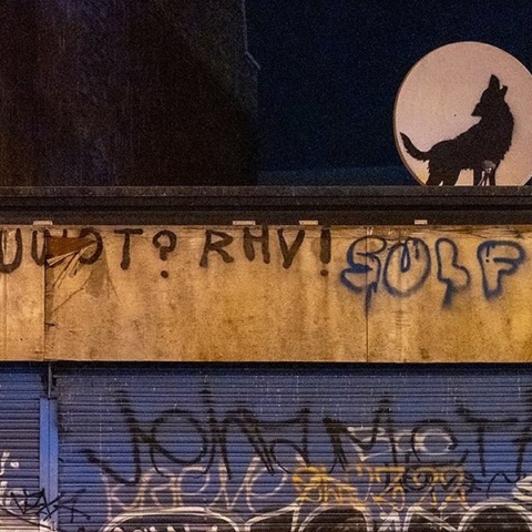 Το τέταρτο έργο του Banksy μέσα λίγες ημέρες εκλάπη λίγο αφότου έκανε την εμφάνισή του