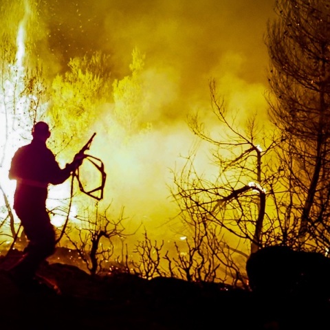 Ολονύχτια μάχη με τη φωτιά στο Ρέθυμνο-Εκκενώθηκαν 9 χωριά