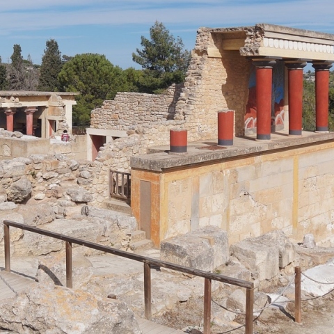 «Βουλιάζει» από επισκέπτες η Κνωσός 