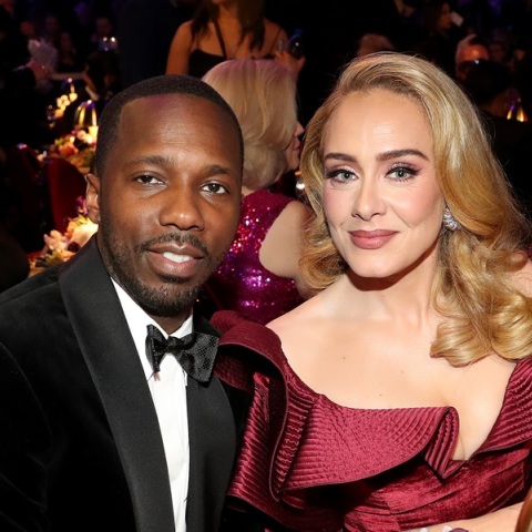 Η Adele αποκάλυψε σε συναυλία τον αρραβώνα της με τον Rich Paul