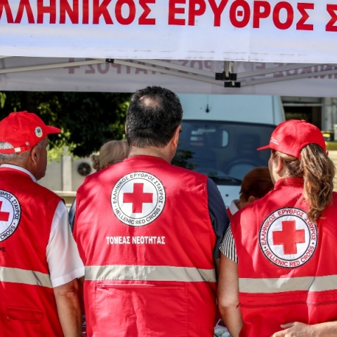 εθελοντες του Ερυθρου Σταυρου