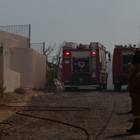 πυροσβεστες, φωτια, σπιτι