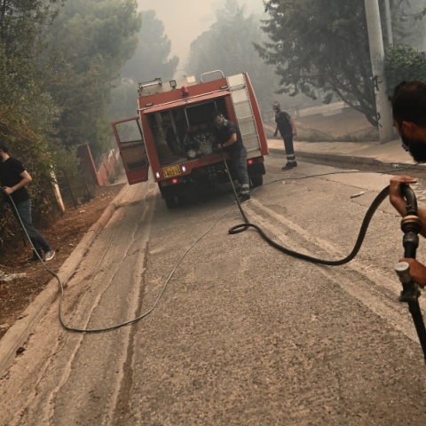 Το Υπουργείο Εργασίας και Κοινωνικής Ασφάλισης καθιστά υποχρεωτική την άμεση παύση χειρωνακτικών εργασιών σε εξωτερικό χώρο