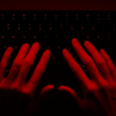 2 χερια, πληκτρολογιο