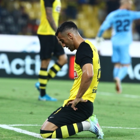 ποδοσφαιριστης της ΑΕΚ