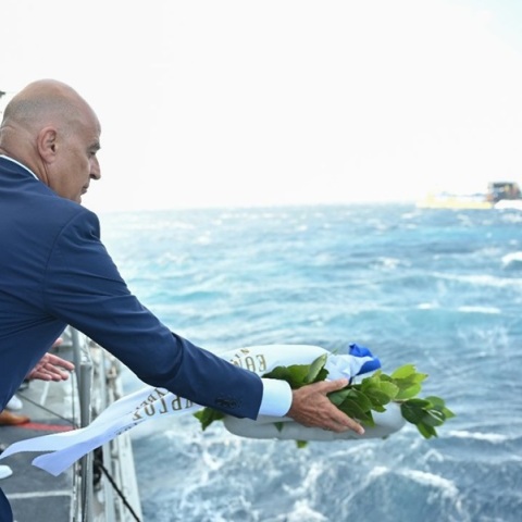 Στην επιμνημόσυνη δέηση των πεσόντων του καταδρομικού «Έλλη» βρέθηκε ο υπουργός Εθνικής Άμυνας