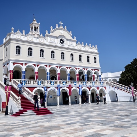 Με κατάνυξη και λαμπρότητα ο εορτασμός της Κοιμήσεως της Θεοτόκου