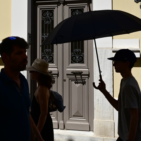 Καιρός: Το Σάββατο η τελευταία μέρα με 40αρια και ισχυρά μελτέμια στο Αιγαίο