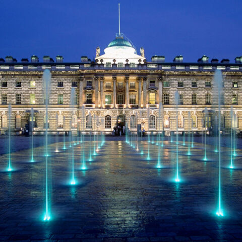 Somerset House: Η ιστορία του εμβληματικού κτιρίου του Λονδίνου  