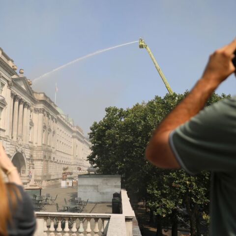 Somerset House: Σώθηκε από την πυρκαγιά το εμβληματικό κτίριο του Λονδίνου