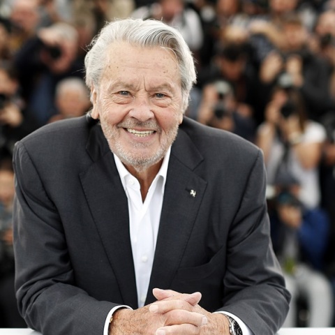 Μακρόν για τον θάνατο του Αλέν Ντελόν: Έκανε τον κόσμο να ονειρεύεται