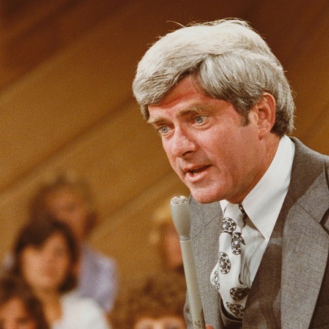 Πέθανε ο παρουσιαστής Φιλ Ντόναχιου που άλλαξε την εικόνα της τηλεόρασης στις ΗΠΑ