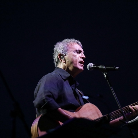 Ο Γιώργος Νταλάρας υπέβαλε μήνυση κατά αγνώστου για παράνομο βίντεο: «Χρησιμοποιεί με δόλο την εικόνα μου»