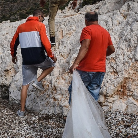 Κέρκυρα: Τουρίστρια έπεσε από γκρεμό - Στο σημείο έχουν σπεύσει οχήματα της Πυροσβεστικής και εθελοντές
