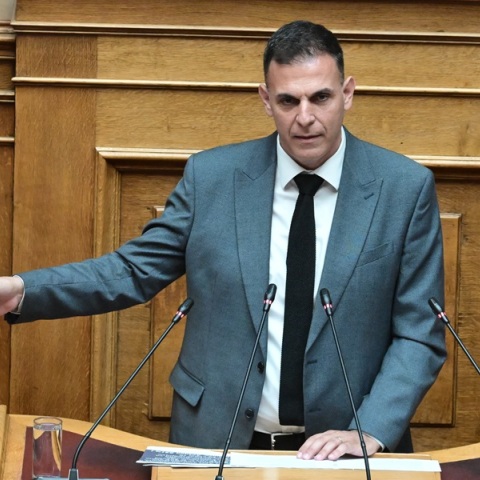 Καραμέρος: Δεν πολιτεύομαι με χυδαιότητα - Ανακαλώ την αναφορά για τον Παύλο Μαρινάκη