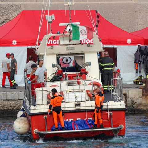 Ναυάγιο στη Σικελία: Ανασύρθηκαν 4 σοροί και εντοπίστηκε και ο πέμπτος νεκρός αγνοούμενος 