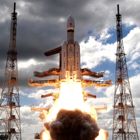 πυραυλος εκτοξευεται