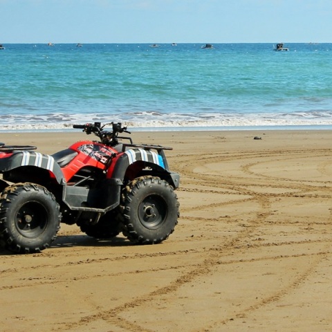 Νεκρός 22χρονος στην Άνδρο -Έπεσε στο γκρεμό η «γουρούνα» που οδηγούσε ο πατέρας του