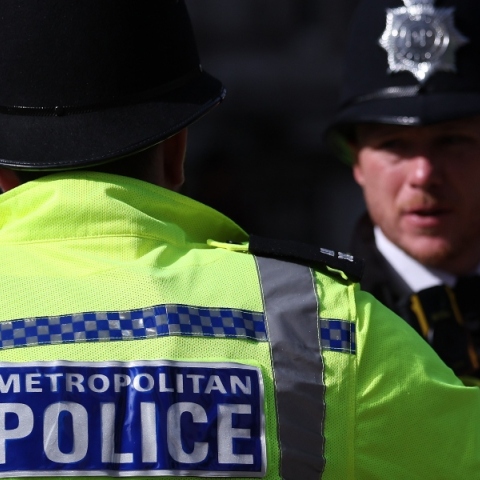 2 βρετανοι αστυνομικοι