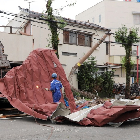 Η Ιαπωνία χτυπήθηκε από έναν από τους ισχυρότερους τυφώνες των τελευταίων δεκαετιών 